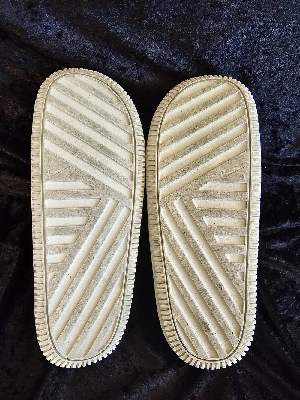 Nike Calm Slides White/Sail Men’s 7 / Women’s 8 - Worn Twice Excellent Condition